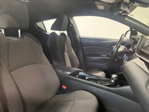 Used 2018 Toyota C-HR XLE image 10