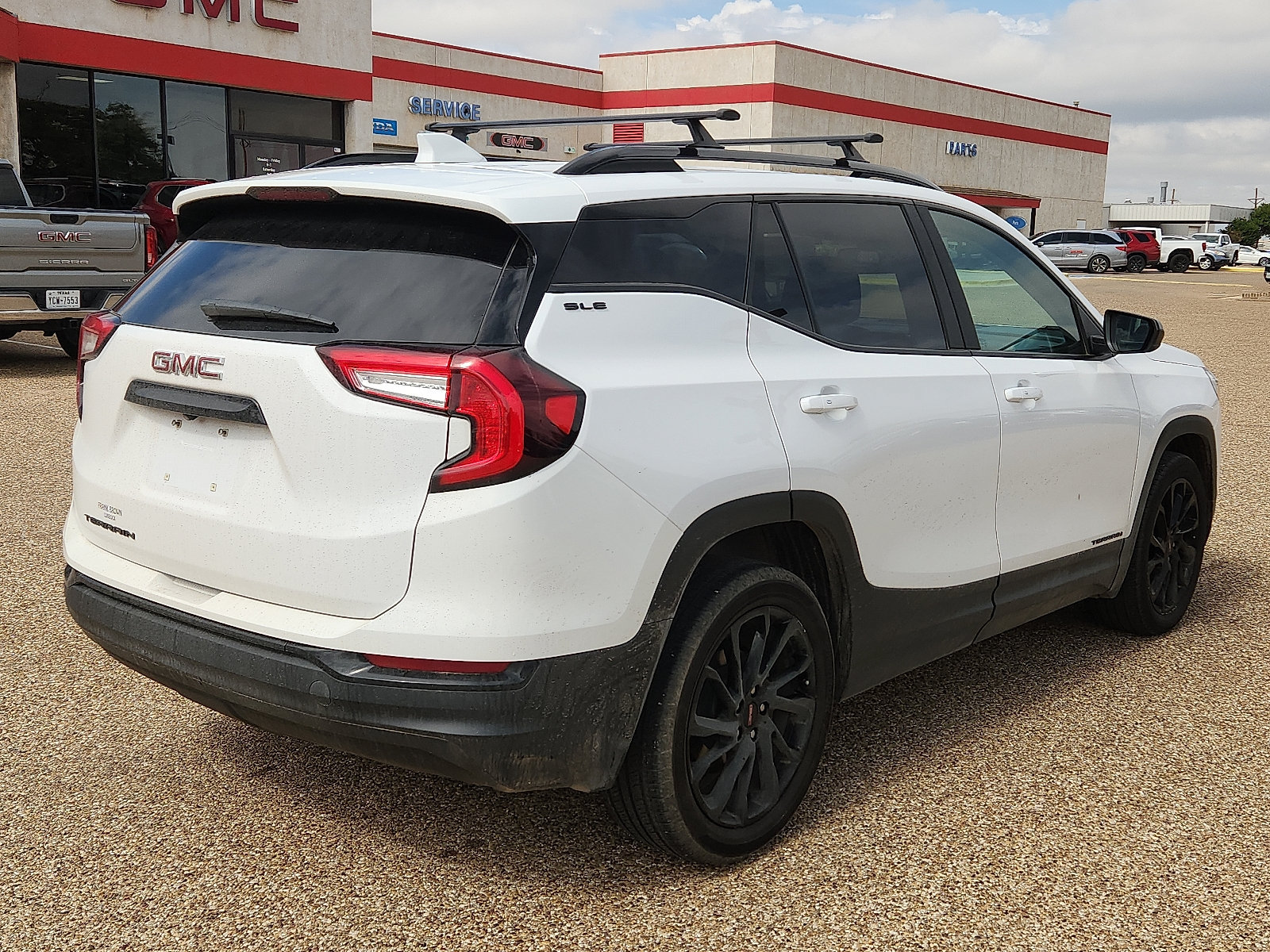 Used 2023 GMC Terrain SLE w/ Driver Convenience Package FWD image 4