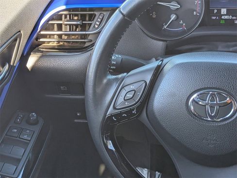 Used 2021 Toyota C-HR XLE image 17