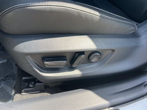 Used 2025 Toyota Camry SE FWD image 15