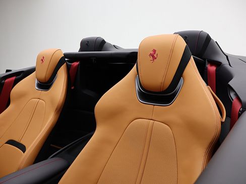 Used 2026 Ferrari Roma Spider RWD image 37