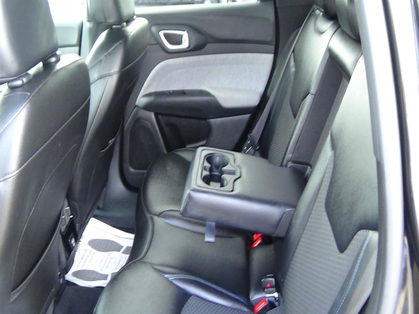 Certified 2025 Jeep Compass Latitude AWD/4WD image 13