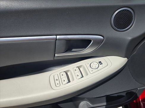 Used 2025 Hyundai Sonata SEL FWD image 12