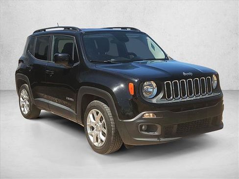 Used 2017 Jeep Renegade Latitude FWD image 3