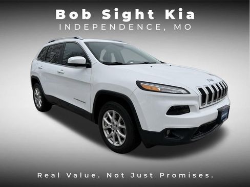 Used 2018 Jeep Cherokee Latitude Plus w/ Comfort/Convenience Group AWD/4WD image 25