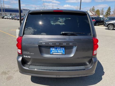 Used 2016 Dodge Grand Caravan SXT image 6