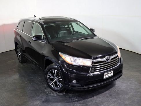 Used 2016 Toyota Highlander XLE image 7