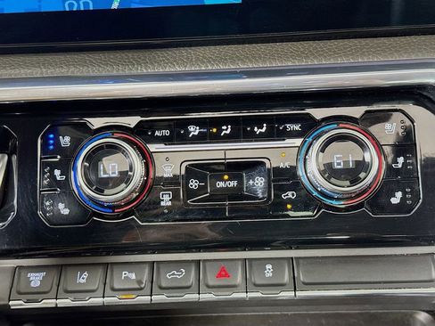 Used 2024 GMC Sierra 3500 Denali w/ Denali Reserve Package image 16