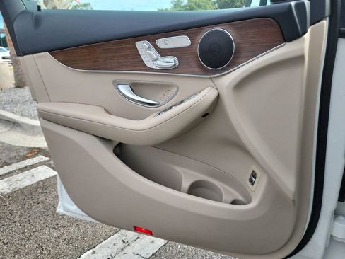 Used 2022 Mercedes-Benz GLC 300 4MATIC w/ Premium Package Lite image 24