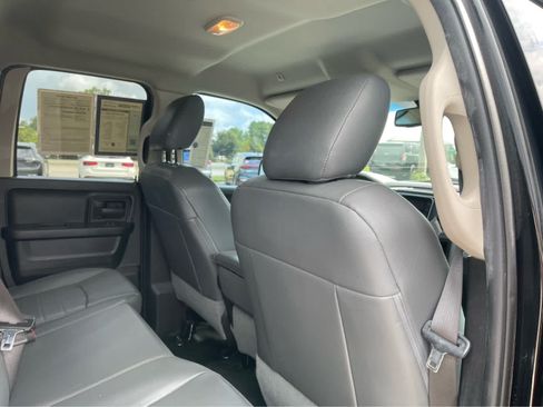 Used 2019 RAM 1500 Tradesman w/ Chrome Appearance Group RWD image 22