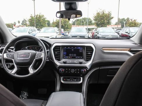 Used 2023 GMC Acadia SLE w/ Driver Convenience Package FWD image 17