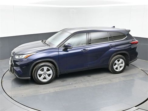 Used 2020 Toyota Highlander L image 1