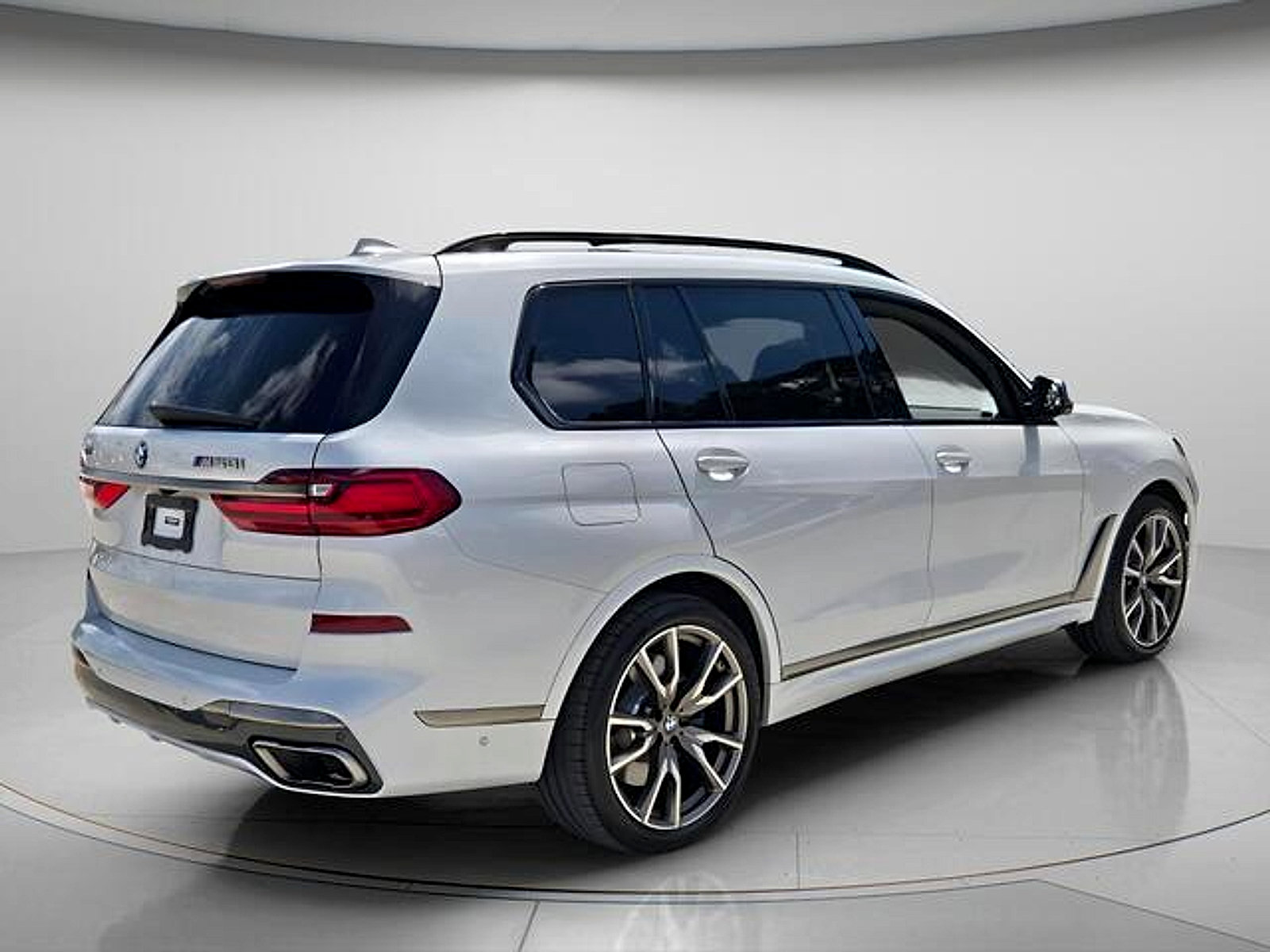 Used 2022 BMW X7 M50i w/ Cold Weather Package AWD/4WD image 6
