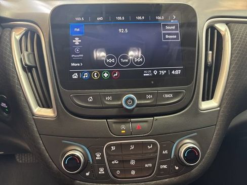 Used 2025 Chevrolet Malibu LT FWD image 23