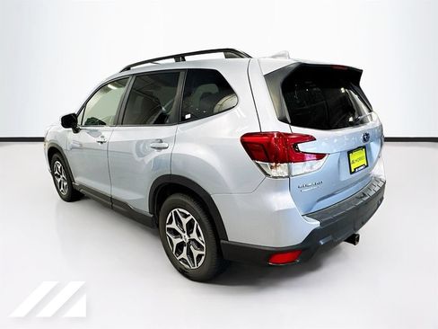 Used 2019 Subaru Forester Premium AWD/4WD image 7