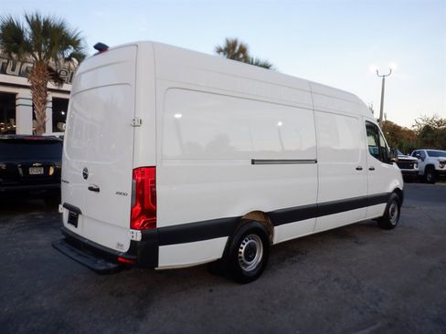 Used 2021 Freightliner Sprinter 2500 image 11
