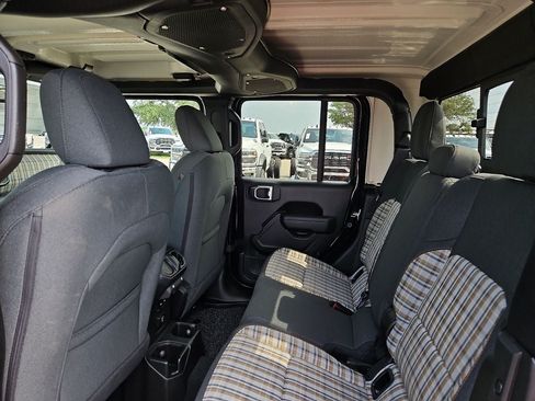 New 2026 Jeep Gladiator Sport AWD/4WD image 18