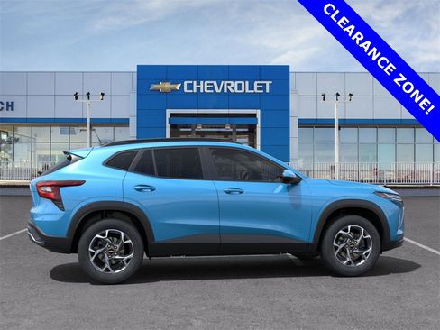 New 2025 Chevrolet Trax LT w/ Driver Confidence Package image 5
