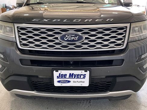 Used 2017 Ford Explorer Platinum image 27