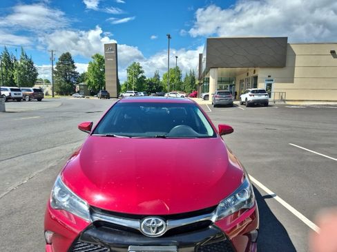 Used 2016 Toyota Camry XSE w/ Moonroof Package FWD image 2