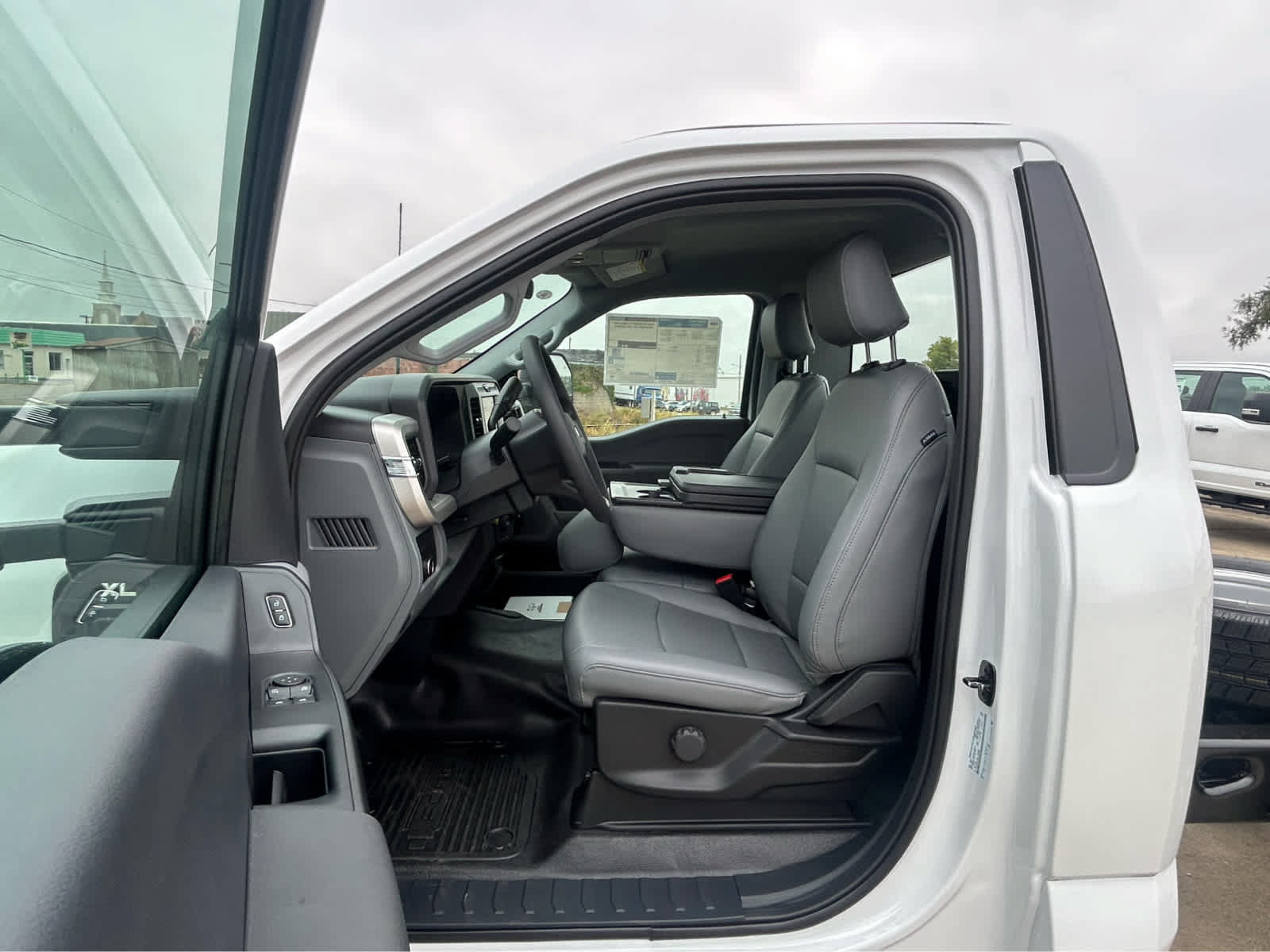 New 2027 Ford F350 XL w/ XL Chrome Package AWD/4WD image 4