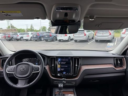 Used 2021 Volvo XC60 T5 Momentum w/ Protection Package Premier AWD/4WD image 10