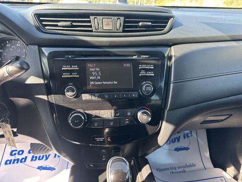Used 2017 Nissan Rogue S AWD/4WD image 14