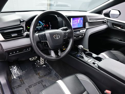 Used 2025 Toyota Camry SE image 13