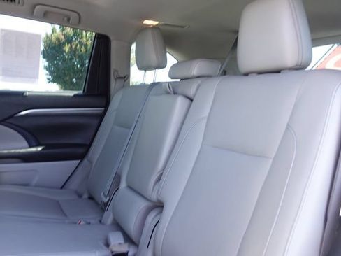 Used 2017 Toyota Highlander Limited Platinum AWD/4WD image 26
