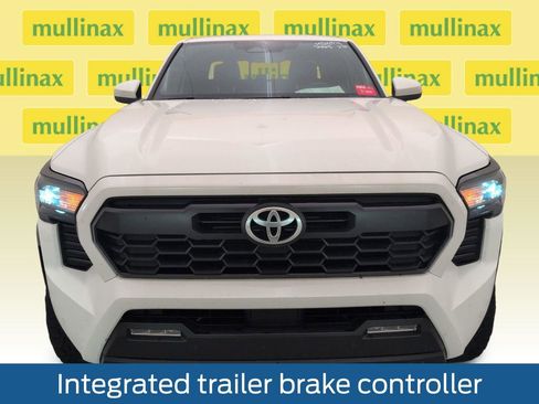 Used 2025 Toyota Tacoma TRD Off-Road w/ TRD Off Road Upgrade Package AWD/4WD image 13