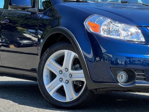 Used 2008 Suzuki SX4 Hatchback FWD image 2