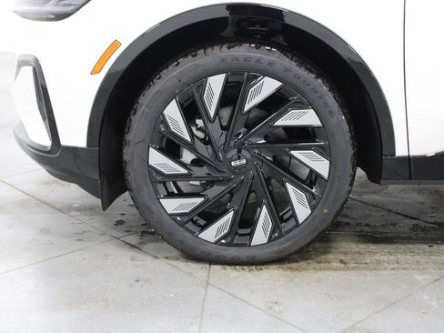 New 2026 Lincoln Nautilus Reserve w/ Jet Appearance Package image 17