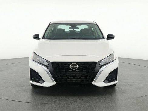 Used 2025 Nissan Altima 2.5 SV image 2