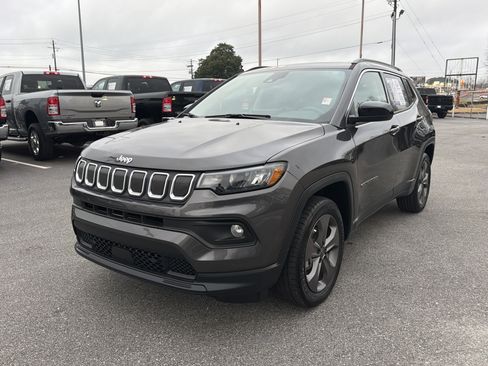 Used 2022 Jeep Compass Latitude w/ Sun and Sound Group image 2