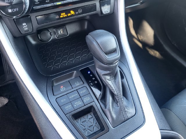 Used 2025 Toyota RAV4 XLE AWD/4WD image 19