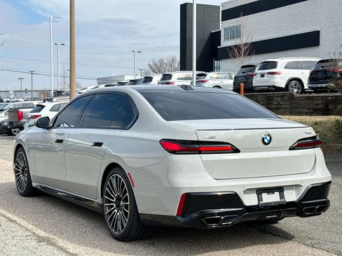 Used 2025 BMW 760i xDrive w/ Premium Package image 32