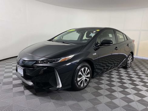 Used 2020 Toyota Prius Prime LE FWD image 4