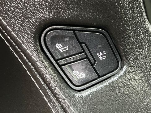 Used 2015 GMC Yukon SLT w/ Open Road Package AWD/4WD image 30