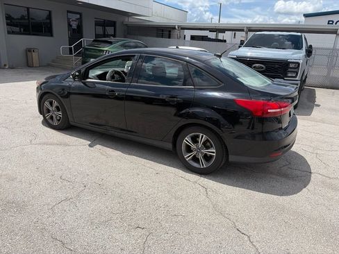 Used 2016 Ford Focus SE FWD image 4