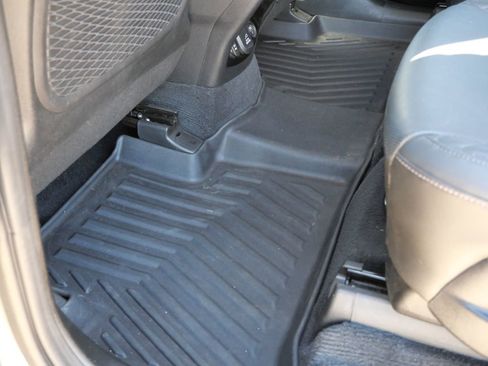 Used 2023 Kia Sorento SX Prestige image 14