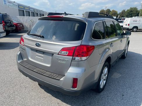 Used 2011 Subaru Outback 2.5i Limited w/ PWR Moonroof Pkg AWD/4WD image 9