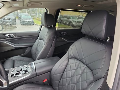 Used 2023 BMW X7 xDrive40i w/ Premium Package image 11