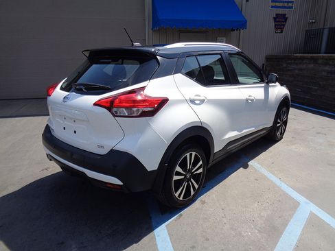 Used 2020 Nissan Kicks SR w/ SR Premium Package image 5