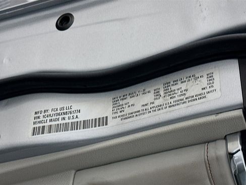 Used 2022 Jeep Grand Cherokee Overland w/ Luxury Tech Group IV image 12