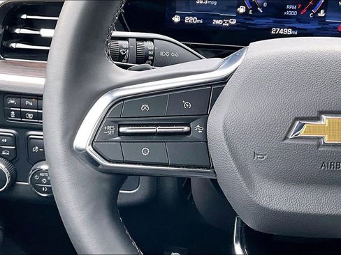 Used 2025 Chevrolet Suburban Premier image 24