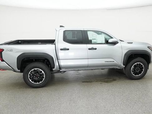 Certified 2025 Toyota Tacoma TRD Off-Road image 11