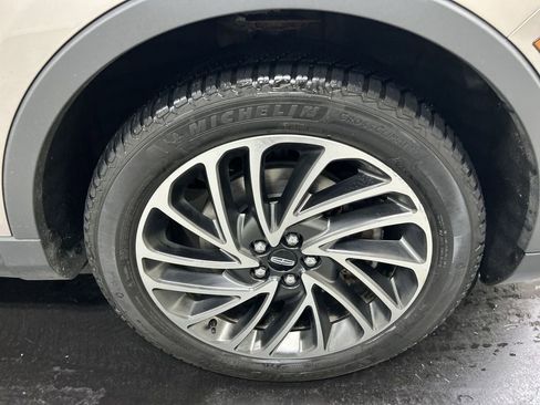 Used 2019 Lincoln Nautilus Reserve w/ Driver Assistance Package AWD/4WD image 8