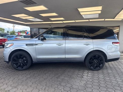 Used 2023 Lincoln Navigator Black Label AWD/4WD image 8