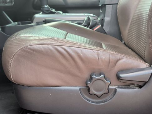 Used 2019 Toyota Tacoma Limited AWD/4WD image 10