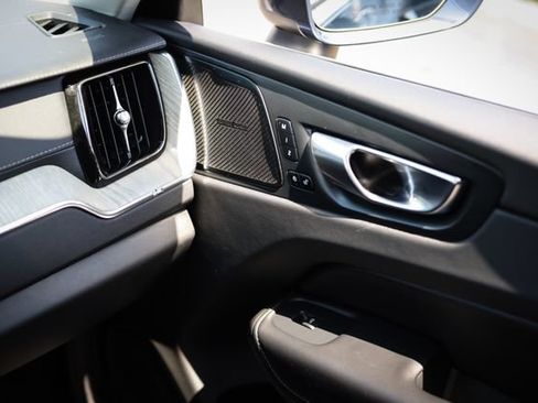 Used 2022 Volvo XC60 B5 Inscription w/ Advanced Package AWD/4WD image 44